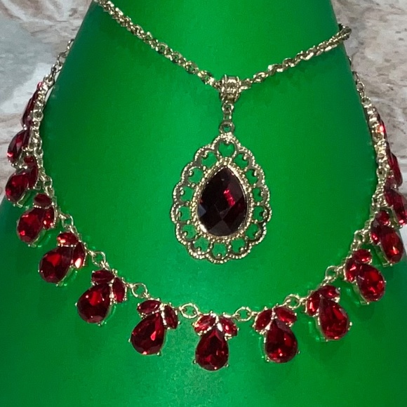 LOT OF GOLD JEWELRY WITH RED STONES - Picture 3 of 9